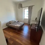Bright Apartment In San Lorenzo - Feel At Home
