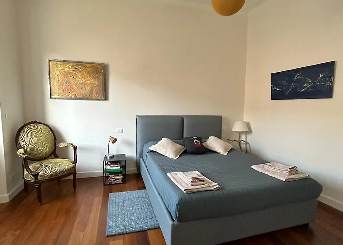 Bright Apartment In San Lorenzo - Feel At Home